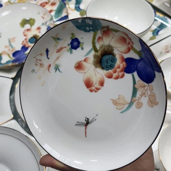 瓷片荷塘六寸骨碟八个