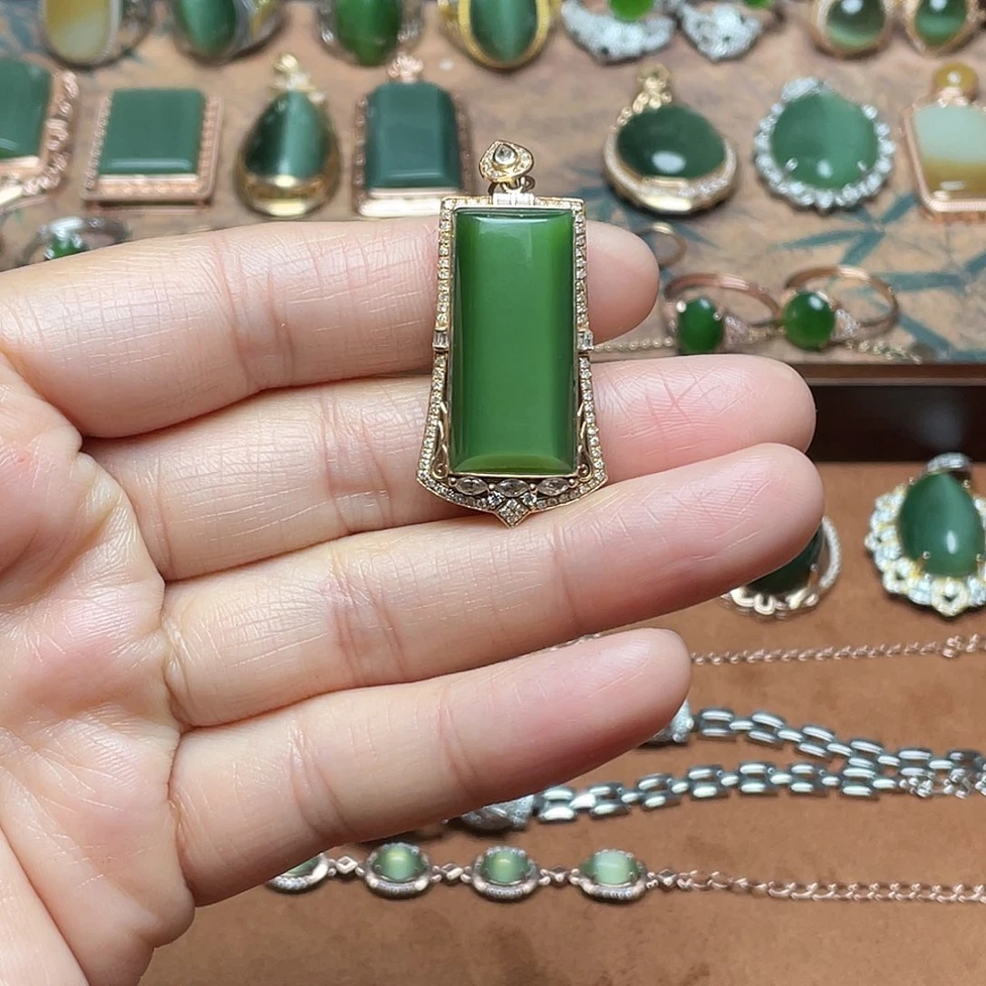 和田玉（碧玉）18K金镶嵌吊坠(不含链)