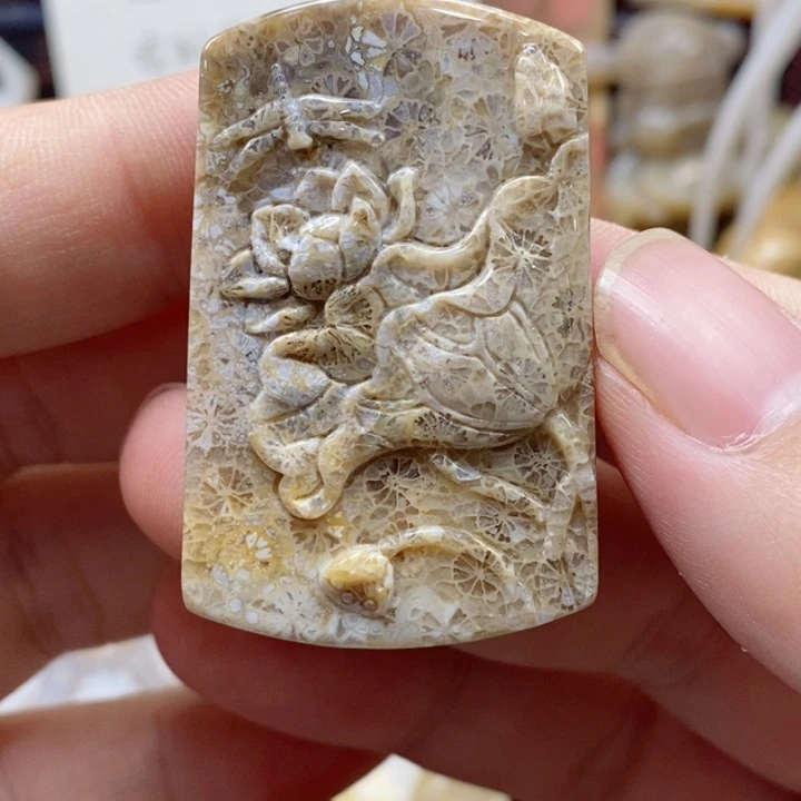 硅化珊瑚（珊瑚玉）颈饰未镶嵌