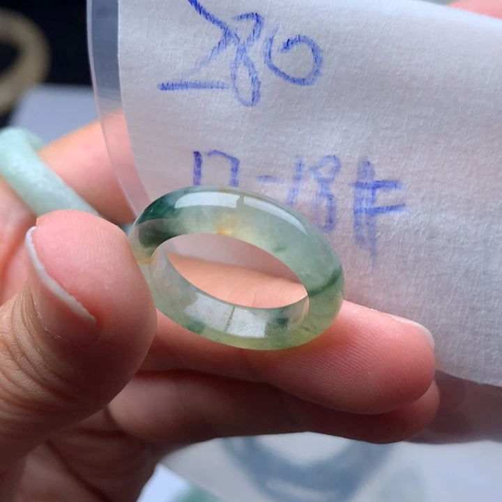 娃***5翡翠未镶嵌戒指戒圈
