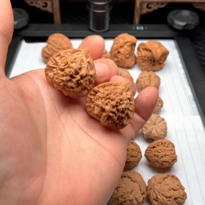文玩核桃把件金山