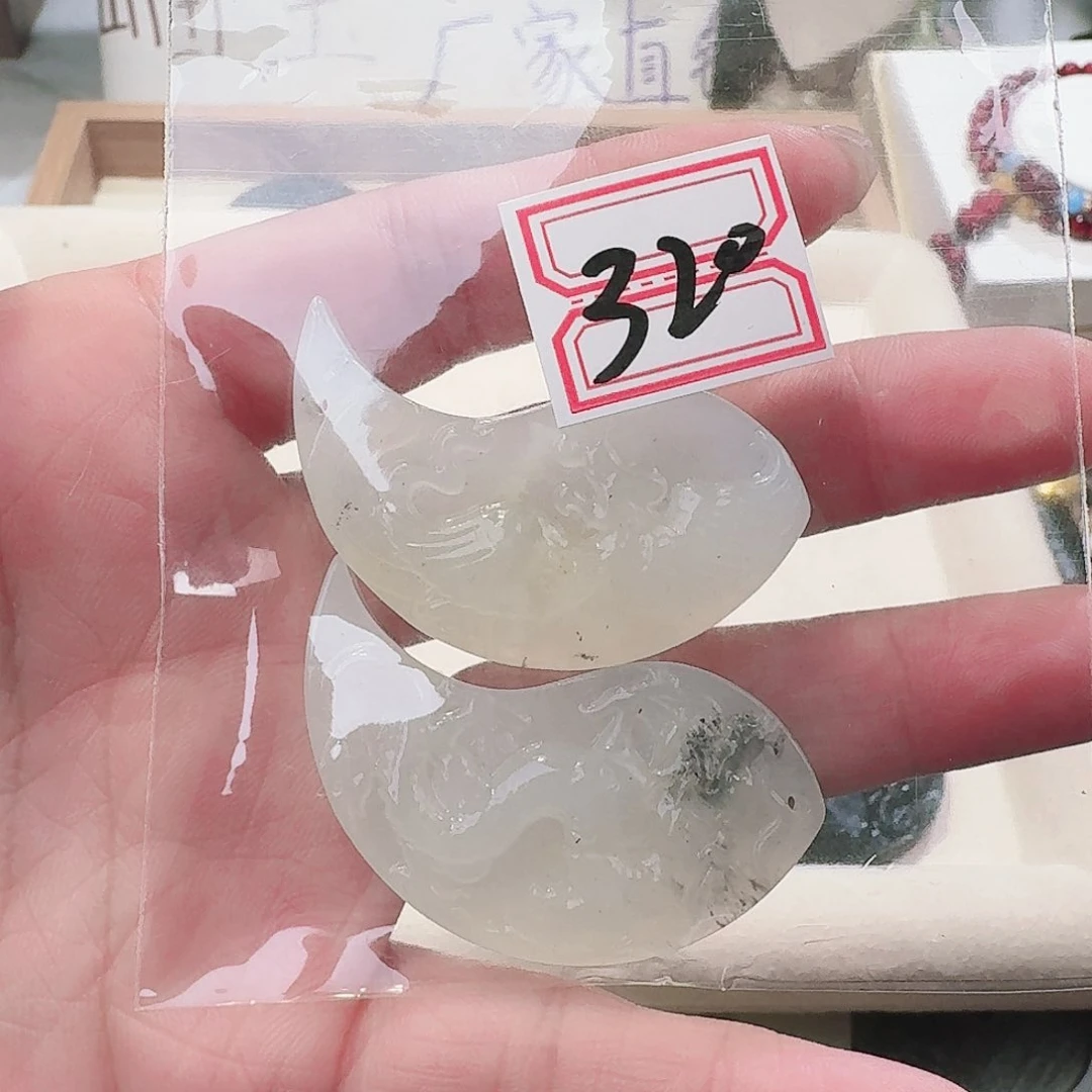 蛇纹石玉颈饰合金余****鸡精美礼品