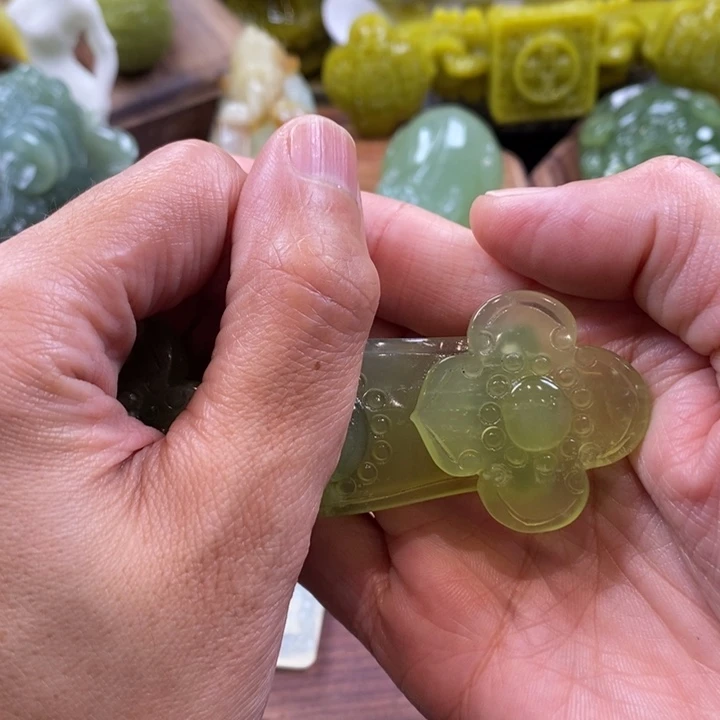 鑫***雪蛇纹石玉未镶嵌珠宝奇石