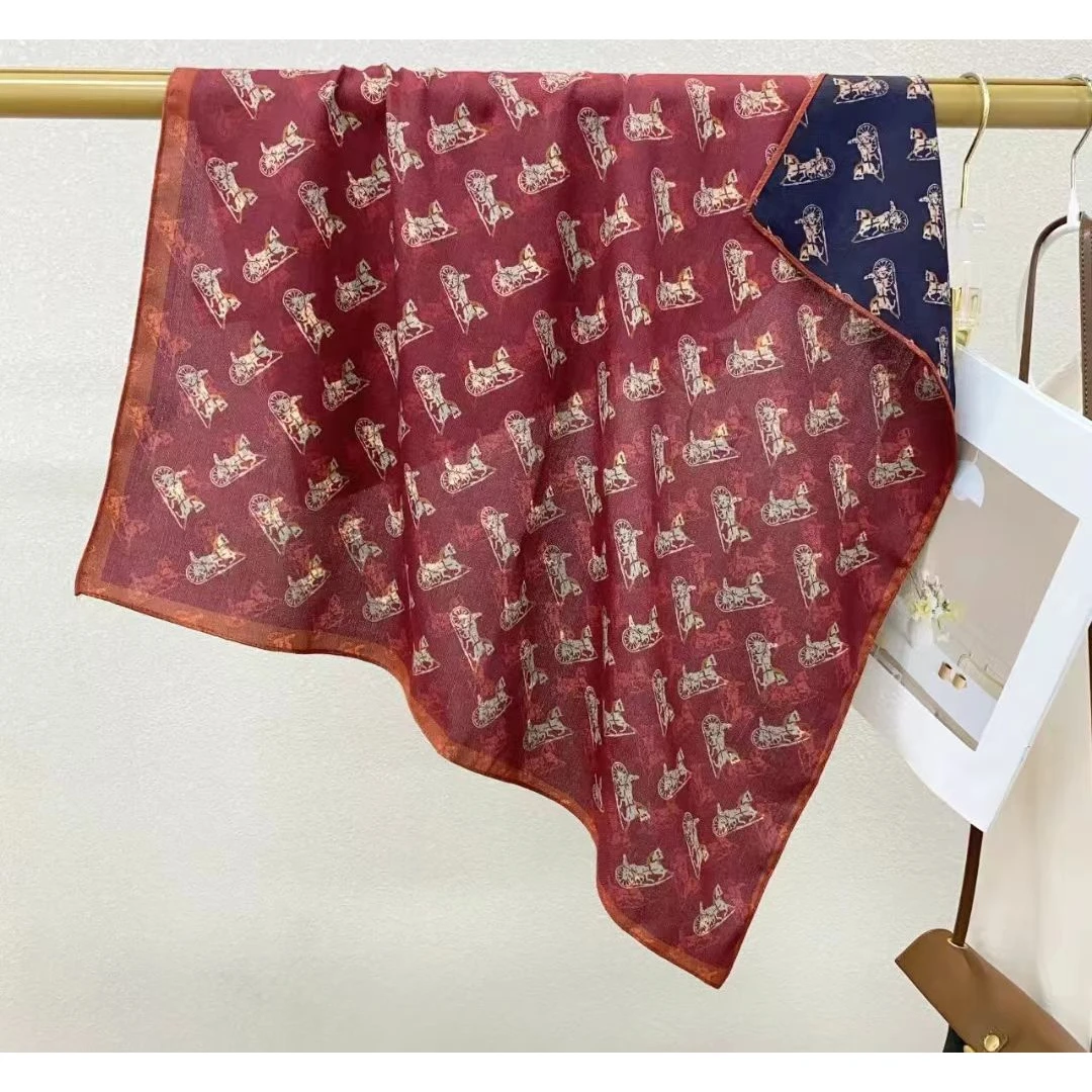 S033英伦马车 秋冬保暖新款方巾时尚百搭围巾丝巾高级大气洋气围