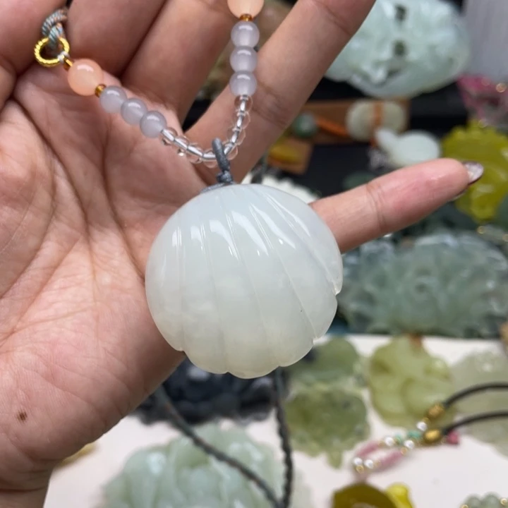 蛇纹石玉未镶嵌颈饰
