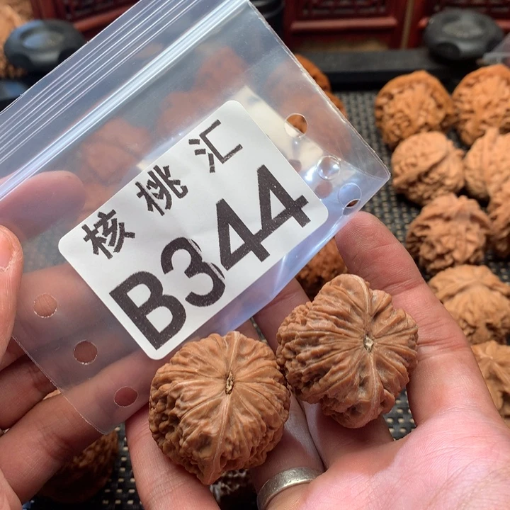 文玩核桃吊坠黑马