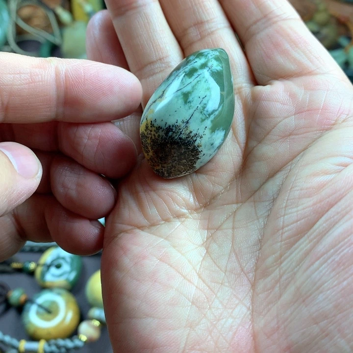 吊坠(赠链)未镶嵌岫岩河磨玉（透闪石质玉）