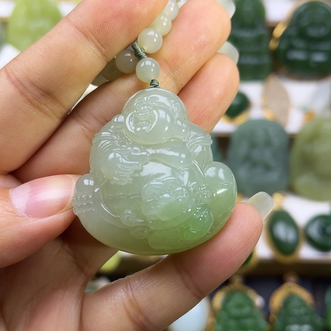 和田玉未镶嵌颈饰翠青