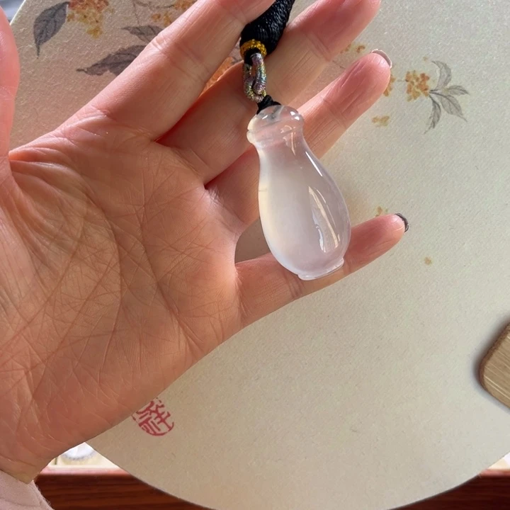 石英质玉未镶嵌颈饰