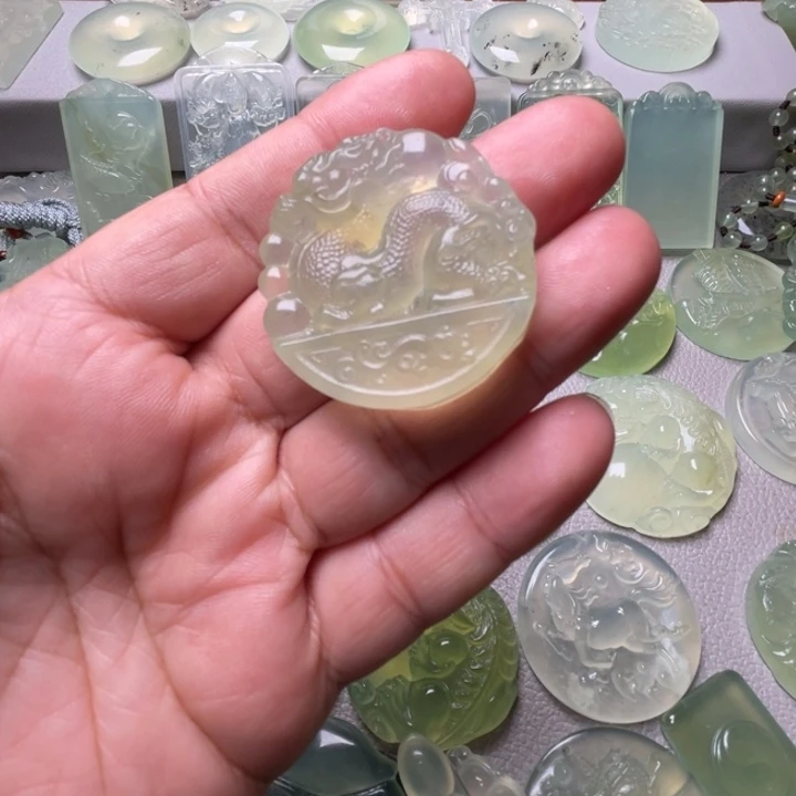 岫玉未镶嵌吊坠(赠链)