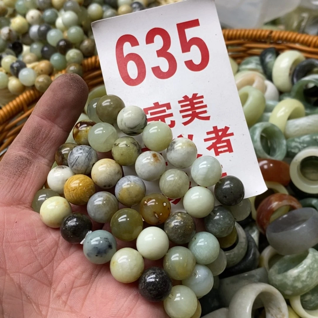 蛇纹石玉挂坠未镶嵌