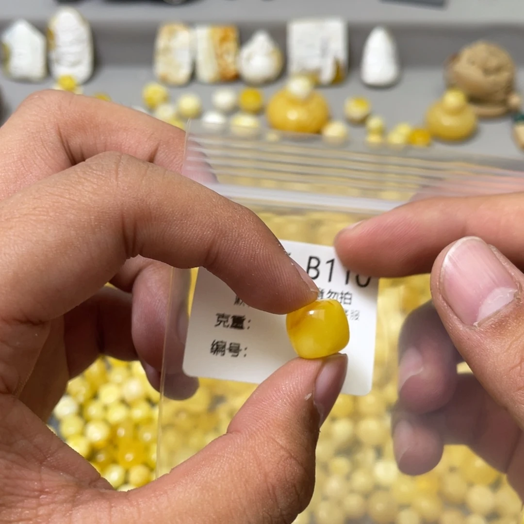 琥珀珠宝奇石未镶嵌