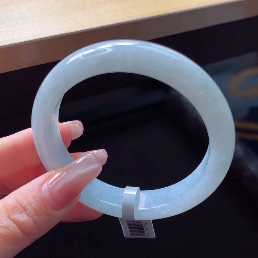 翡翠手镯未镶嵌手镯