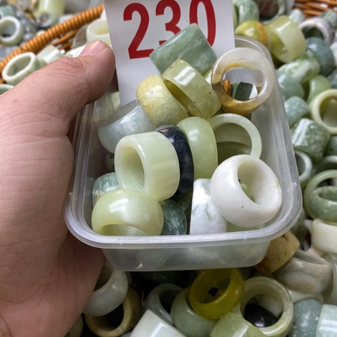 蛇纹石玉挂坠未镶嵌