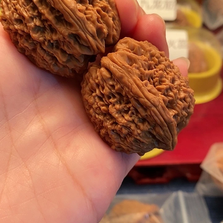 【闪购商品】文玩核桃吊坠天**勤拳头