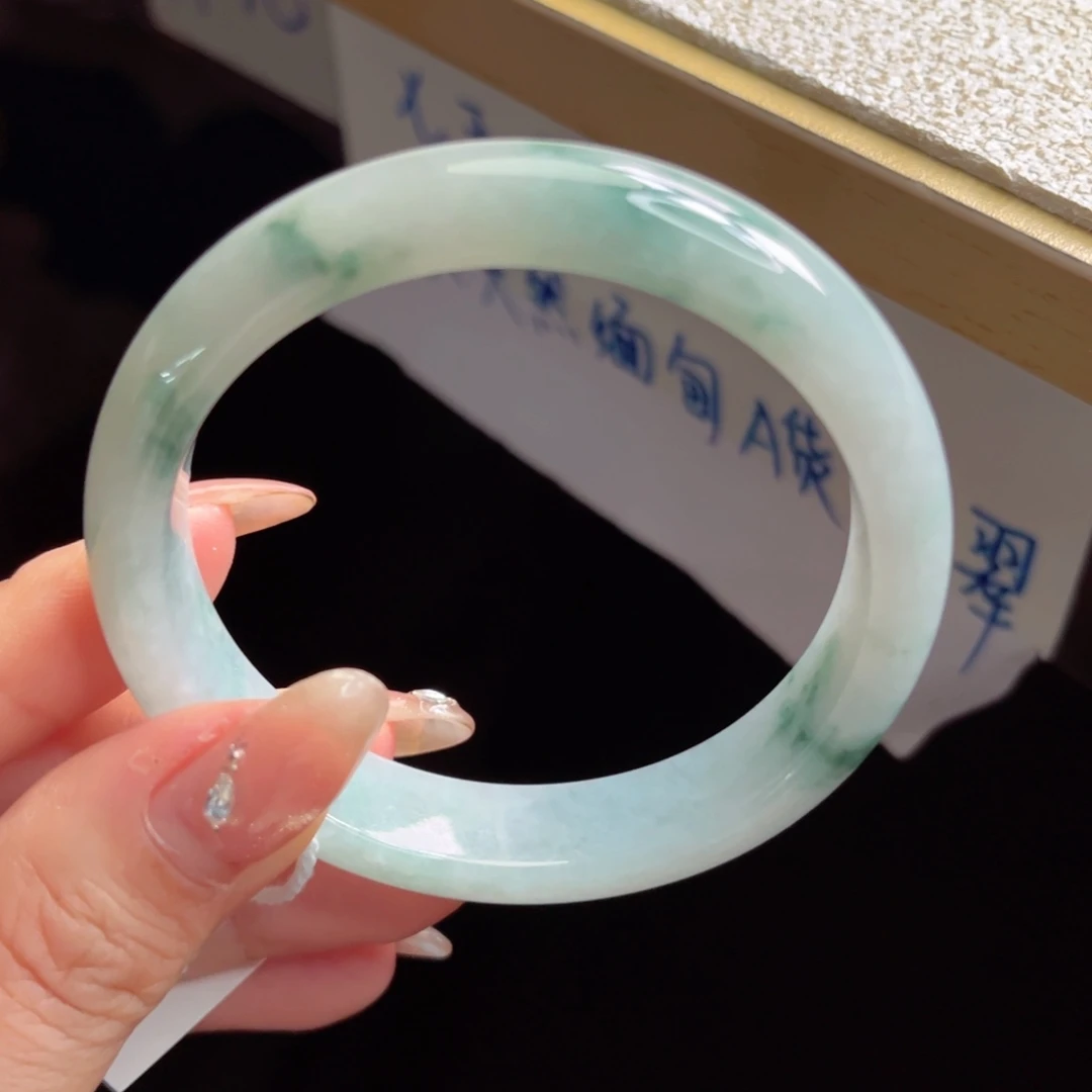 翡翠未镶嵌手镯手镯