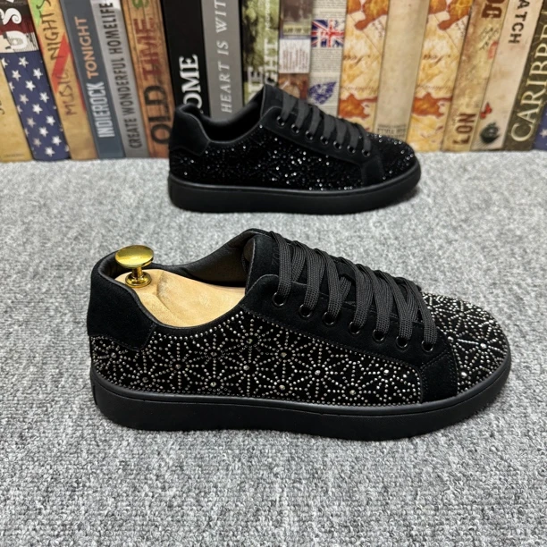 春秋休闲板鞋透气暗黑风百搭圆头板鞋时尚潮流烫钻男士休闲鞋潮鞋