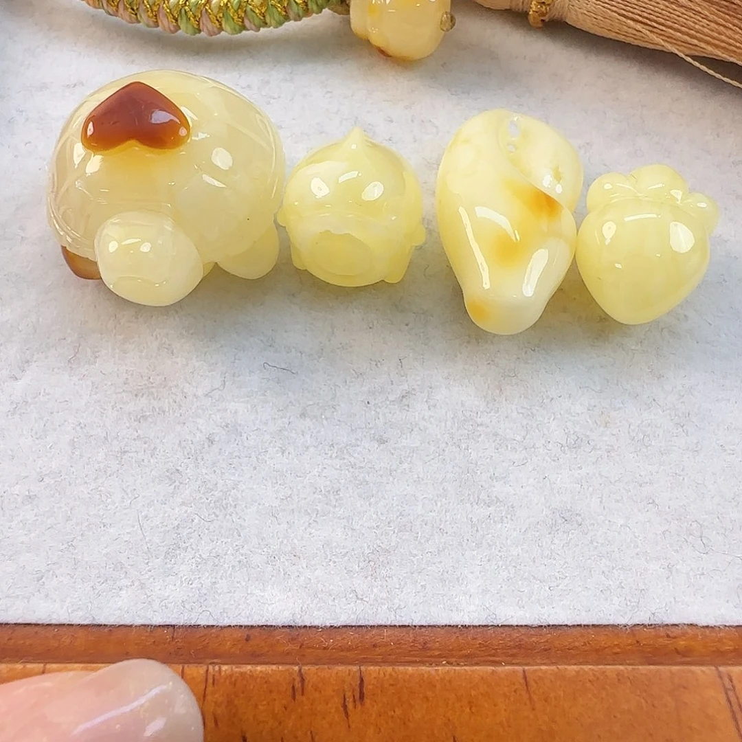 琥珀珠宝奇石未镶嵌