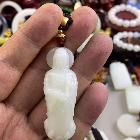 和田玉未镶嵌颈饰聪****)