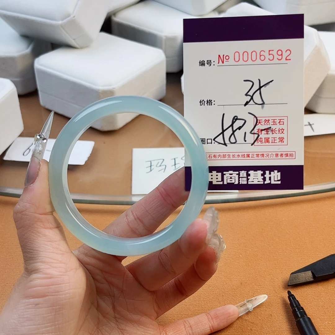 玛瑙/玉髓手镯未镶嵌6592