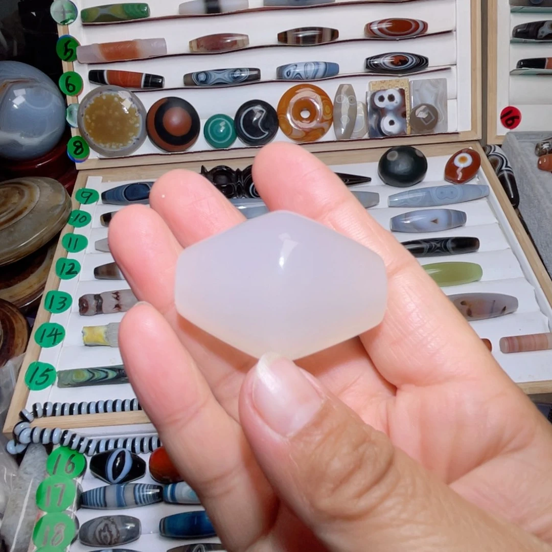 玛瑙/玉髓颈饰未镶嵌