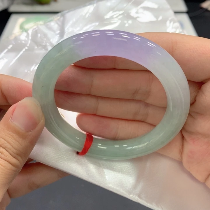 翡翠手镯未镶嵌翡翠