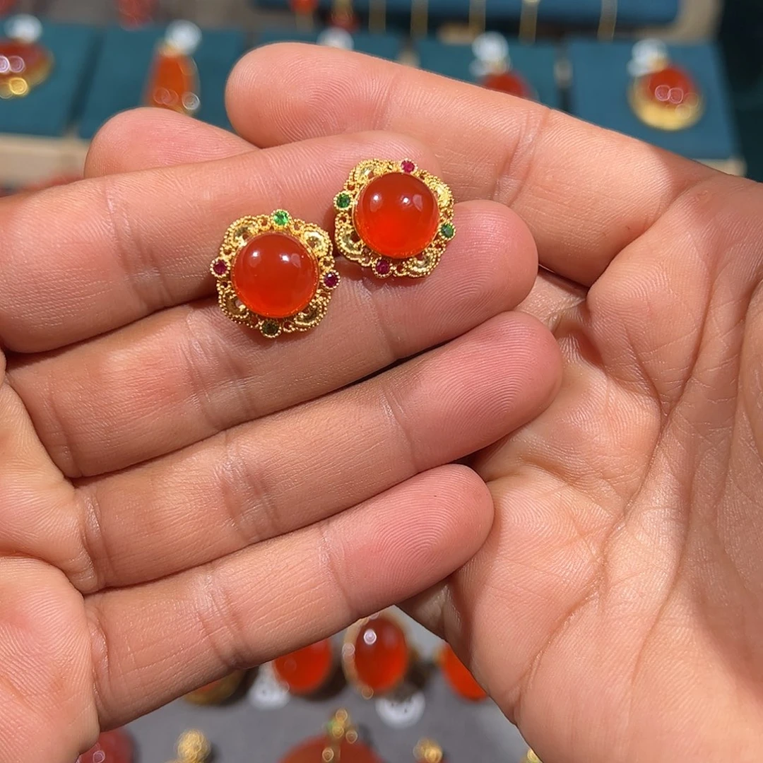南红玛瑙18K金镶嵌耳饰