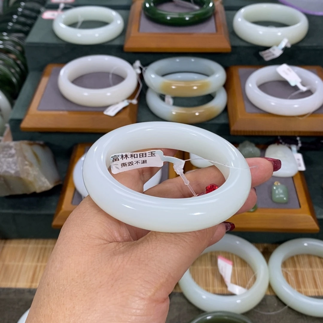 和田玉手镯未镶嵌