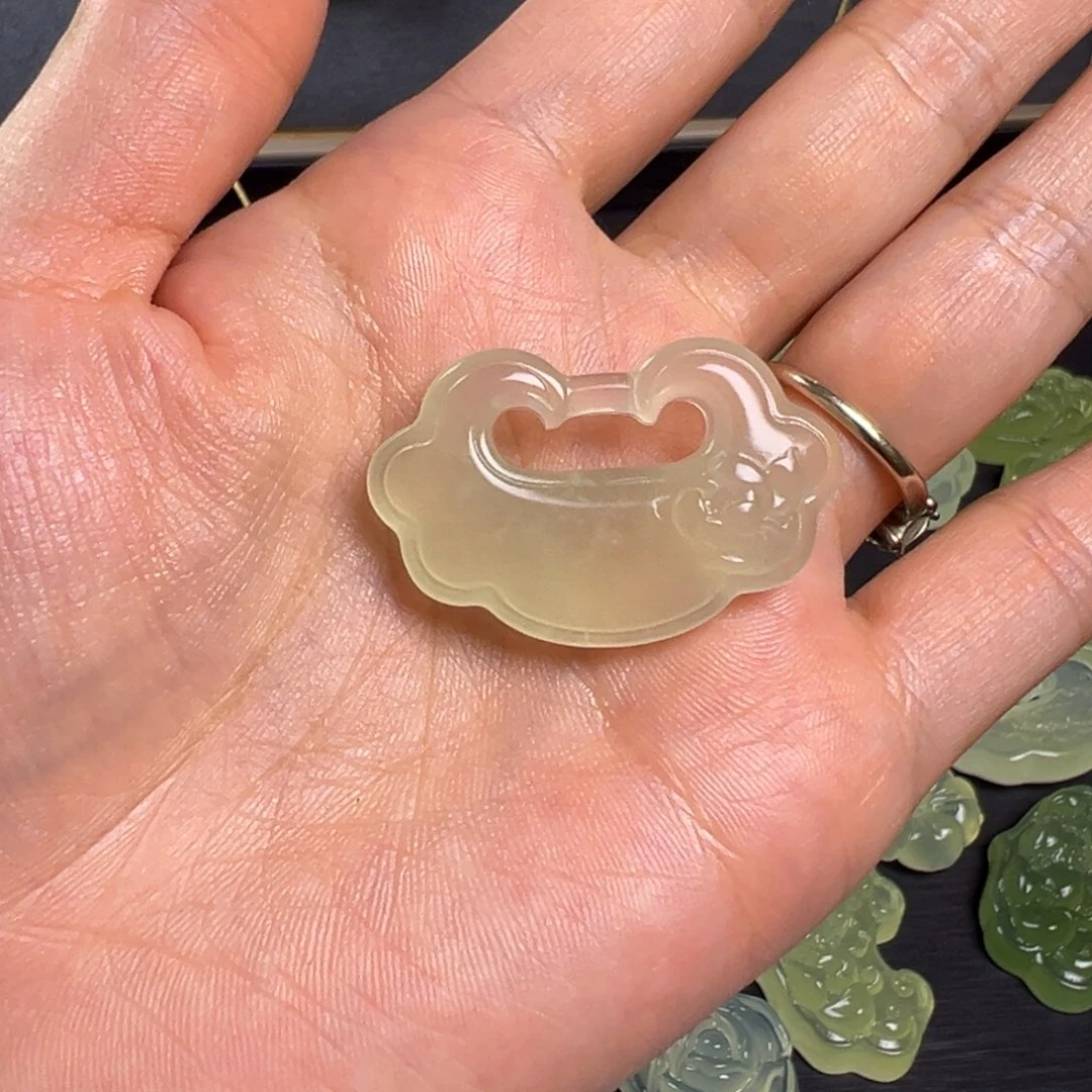 未镶嵌蛇纹石玉颈饰