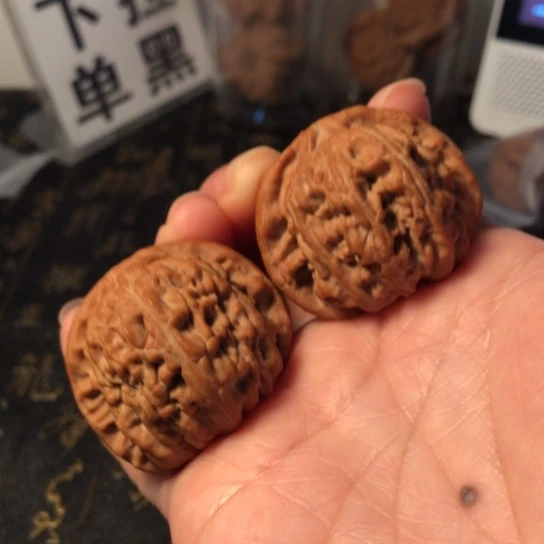 把件文玩核桃闷白40mm