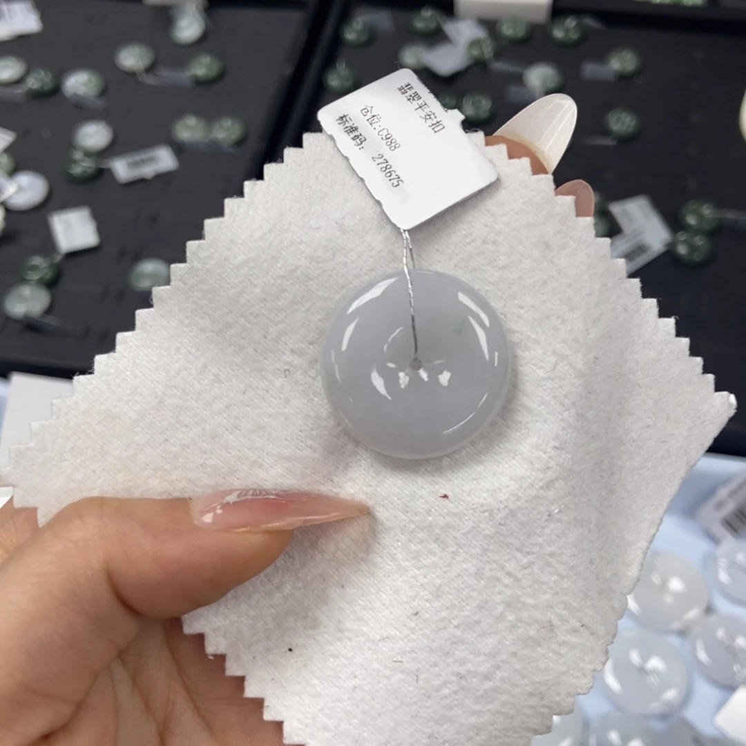 翡翠颈饰未镶嵌天然翡翠