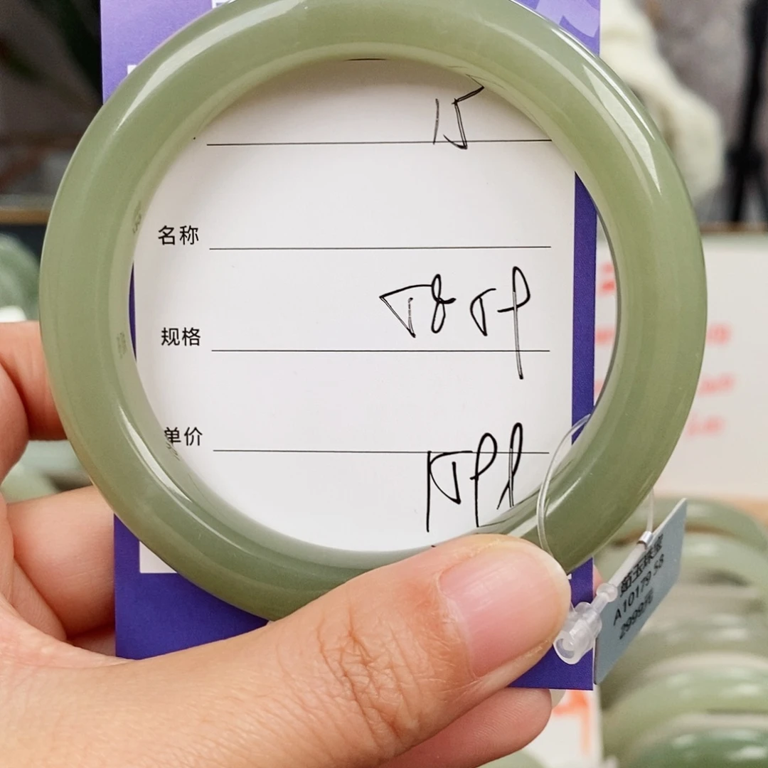 和田玉未镶嵌手镯微色差15