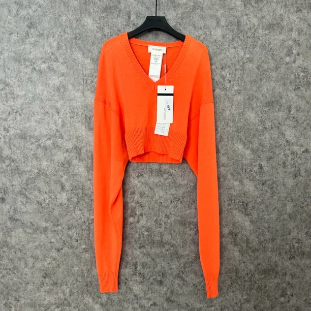 未使用 MaxMara 橘色短款V领上衣
