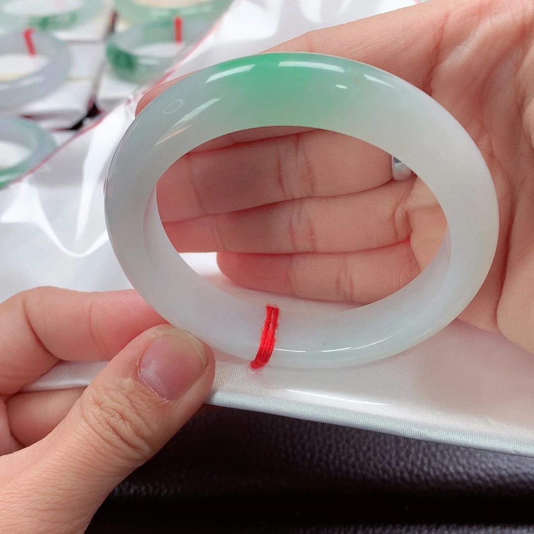 翡翠手镯未镶嵌天然A货翡翠