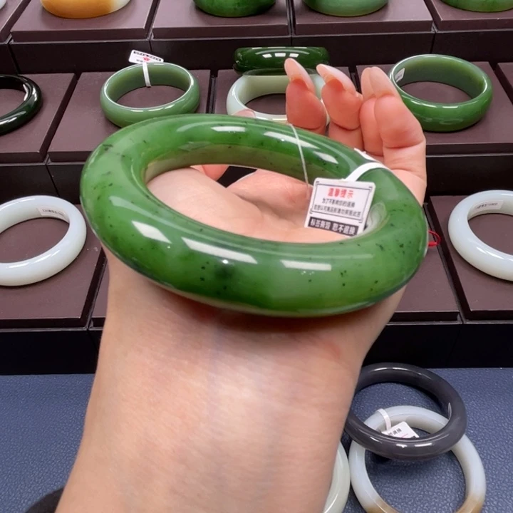 和田玉未镶嵌手镯