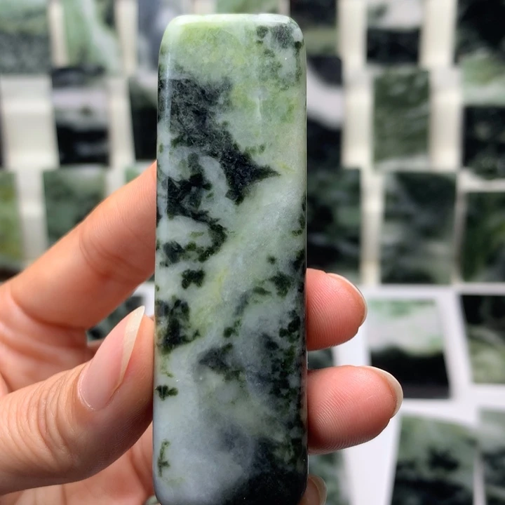 独山玉颈饰未镶嵌