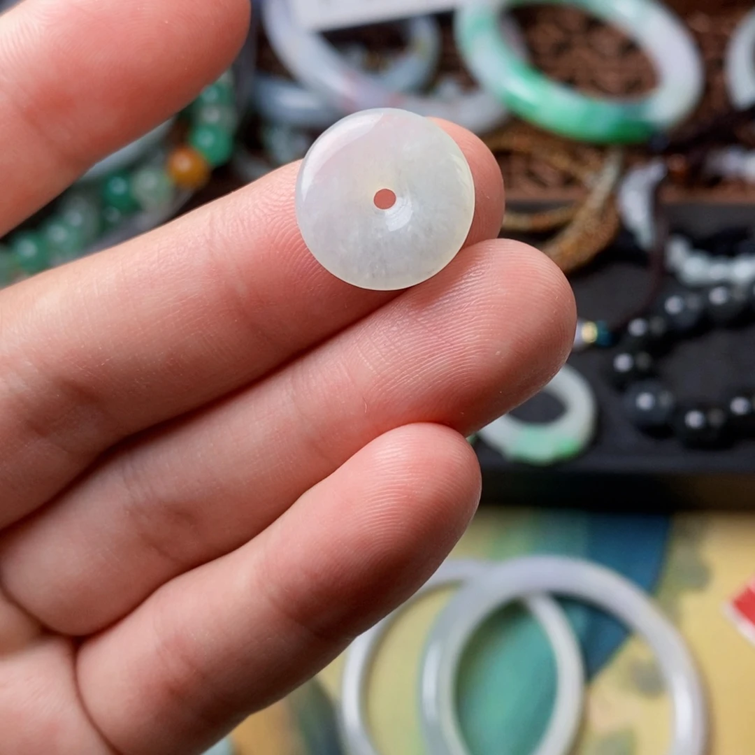 翡翠未镶嵌颈饰小平安扣