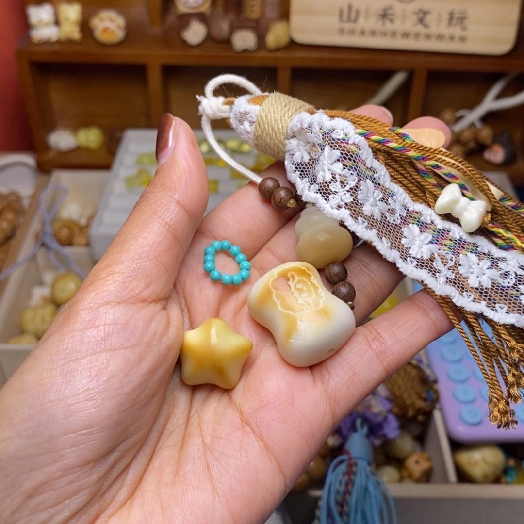 J***.猴头核桃吊坠星星绿卡肥皂焦糖玛奇朵