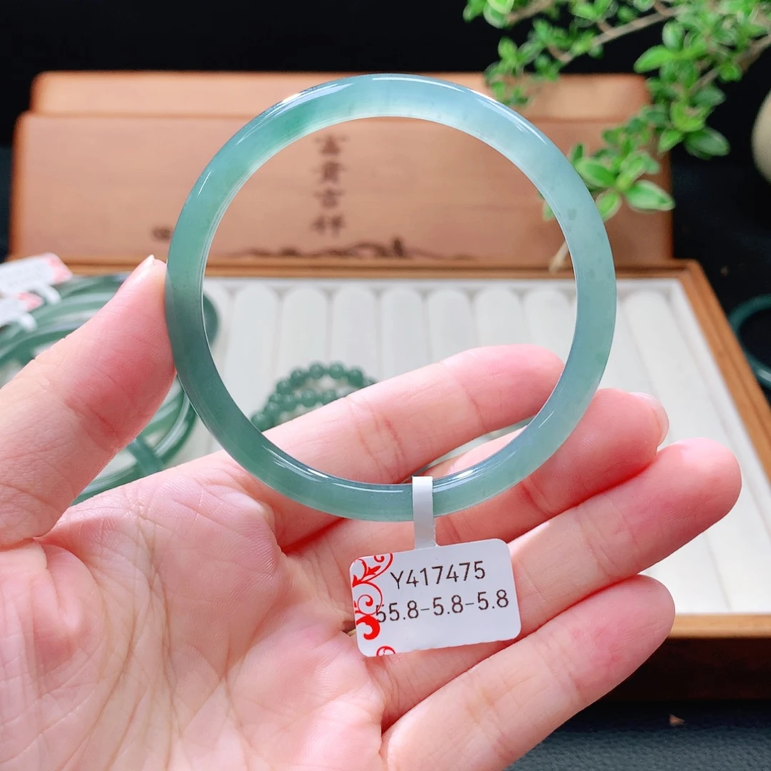 未镶嵌手镯（圆镯）翡翠