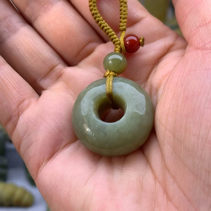 【闪购商品】透闪石质玉吊坠未镶嵌