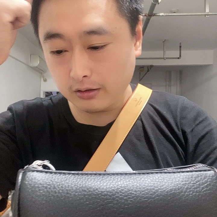 鳄鱼皮（革）犏牛皮（革）