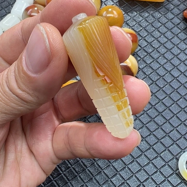 石英质玉（黄龙玉）颈饰未镶嵌