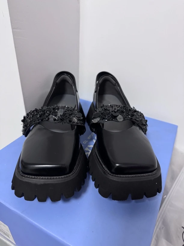 方头玛丽珍小皮鞋