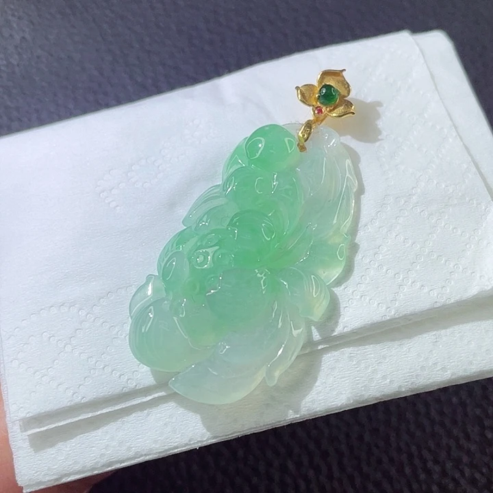 翡翠颈饰18K金镶嵌翡翠