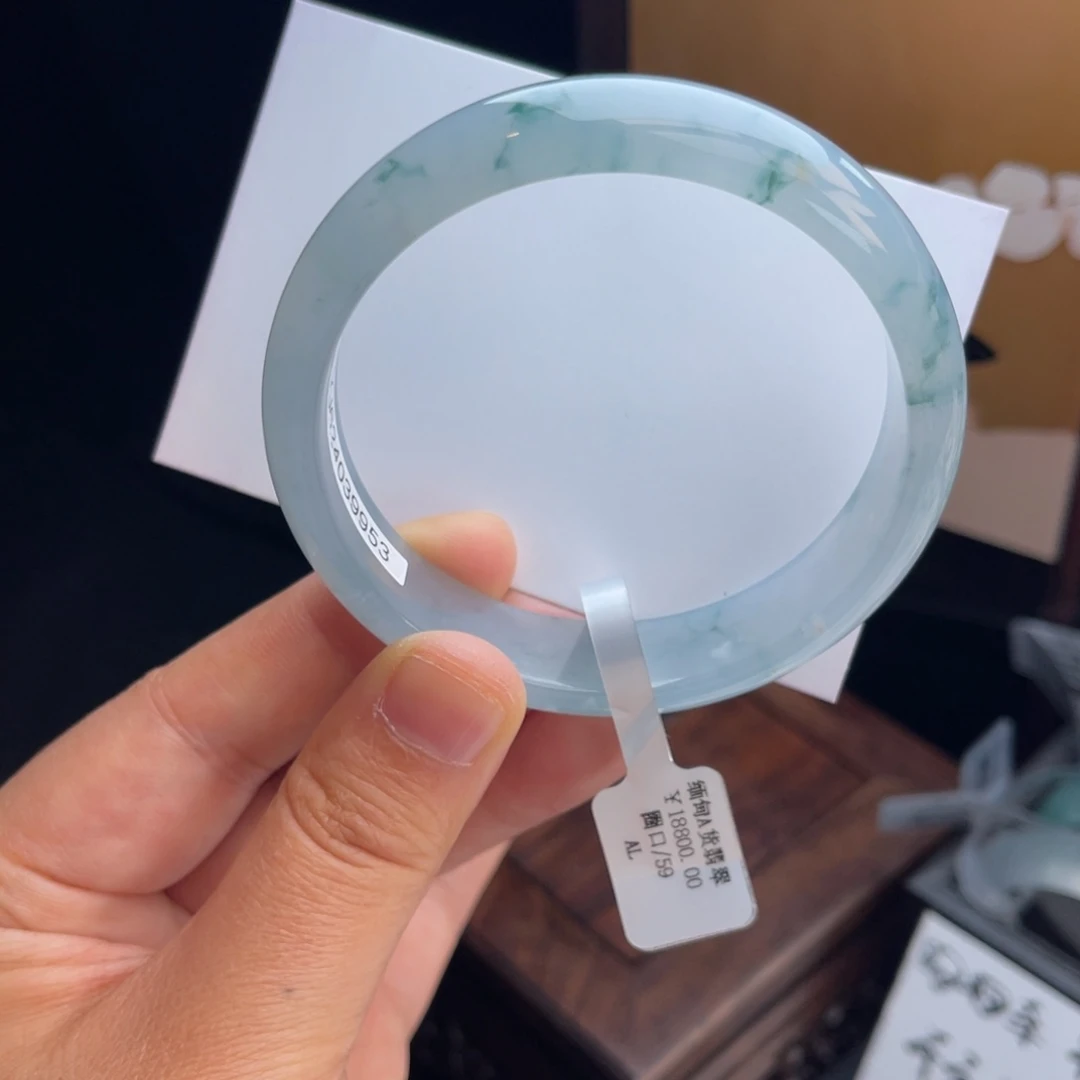 翡翠手镯未镶嵌?****?正圈