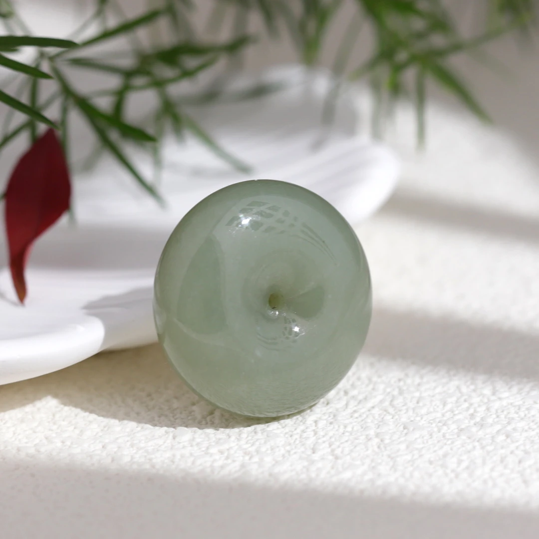 天然且末料青白玉直径30mm圆女生饰品轻奢正宗平安平安玉吊坠女款