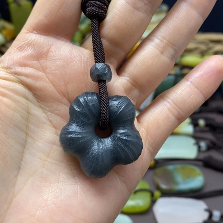 蛇纹石玉未镶嵌挂件