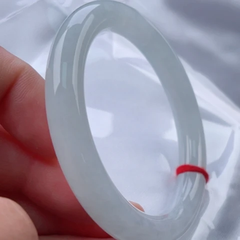 翡翠手镯未镶嵌圆57有微瑕疵细纹
