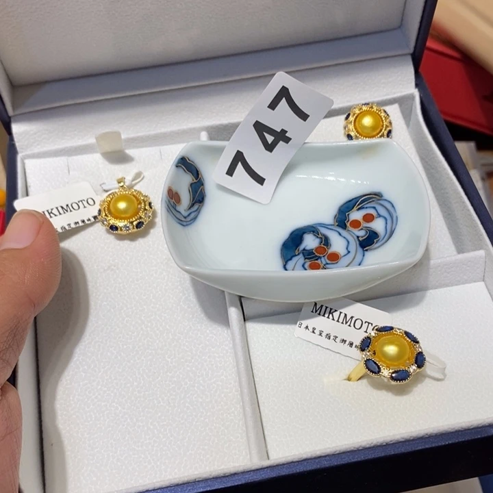 蒹***人其他747。