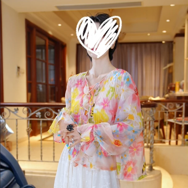 25146984【星河】精致V领花边显瘦凉爽时尚上衣